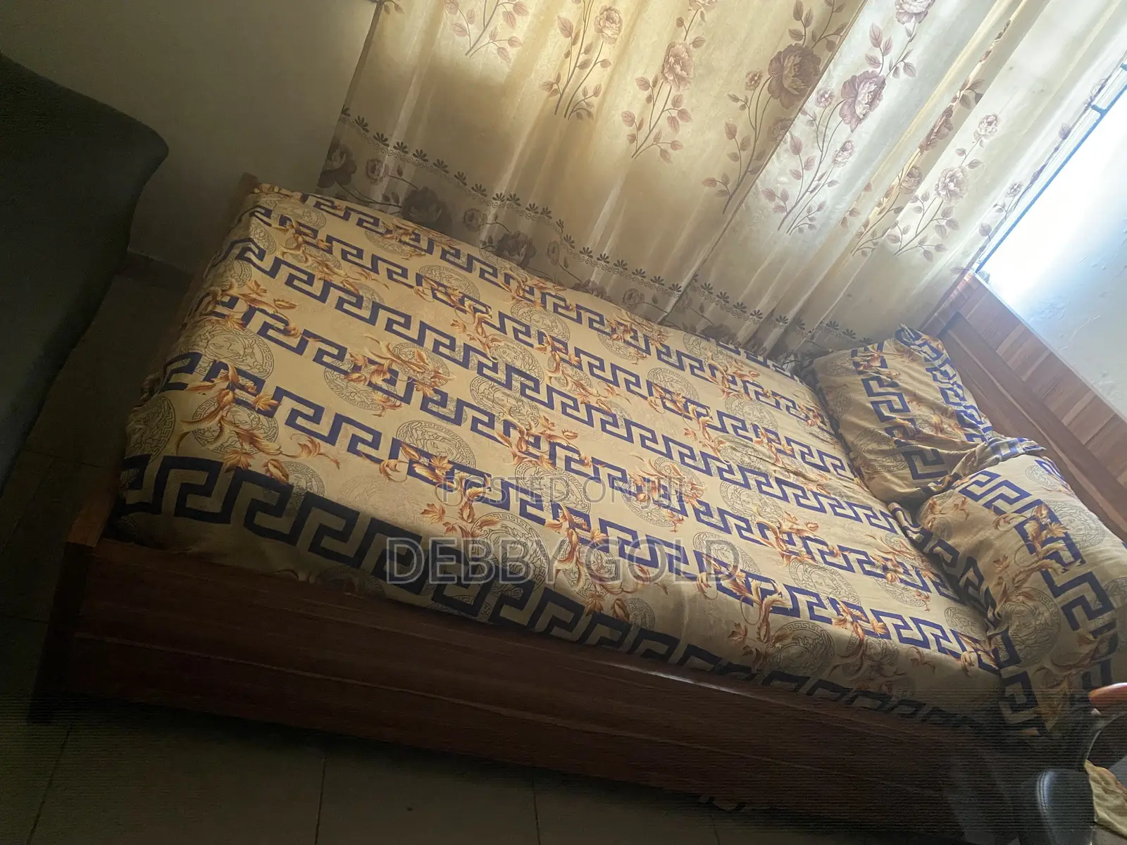 Bed,bed Frame, Blanket,pillow and Pillow Case