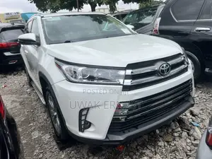 Toyota Highlander LE Plus 4dr SUV AWD (3.5L 6cyl 6A) 2015 White