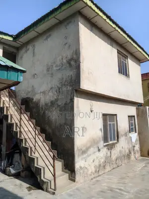 7bdrm Villa in Kudeibu Estate, Ijegun for sale