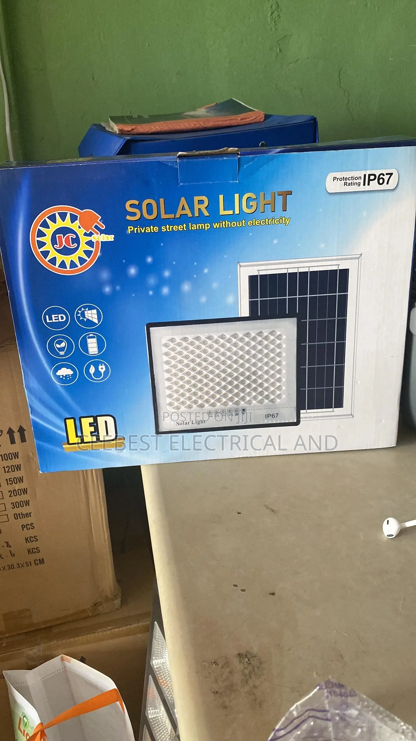 400w LED Solar Flood Light Available