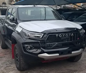 New Toyota Hilux 2025 Black