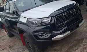 New Toyota Hilux 2025 Black