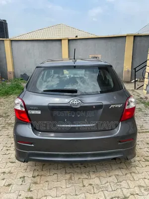Toyota Matrix Hatchback FWD (1.8L 4cyl 5M) 2010 Gray