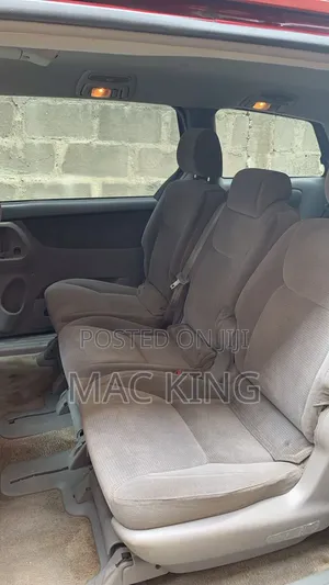 Toyota Sienna 2005 Red