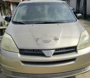 Toyota Sienna 2004 Gold