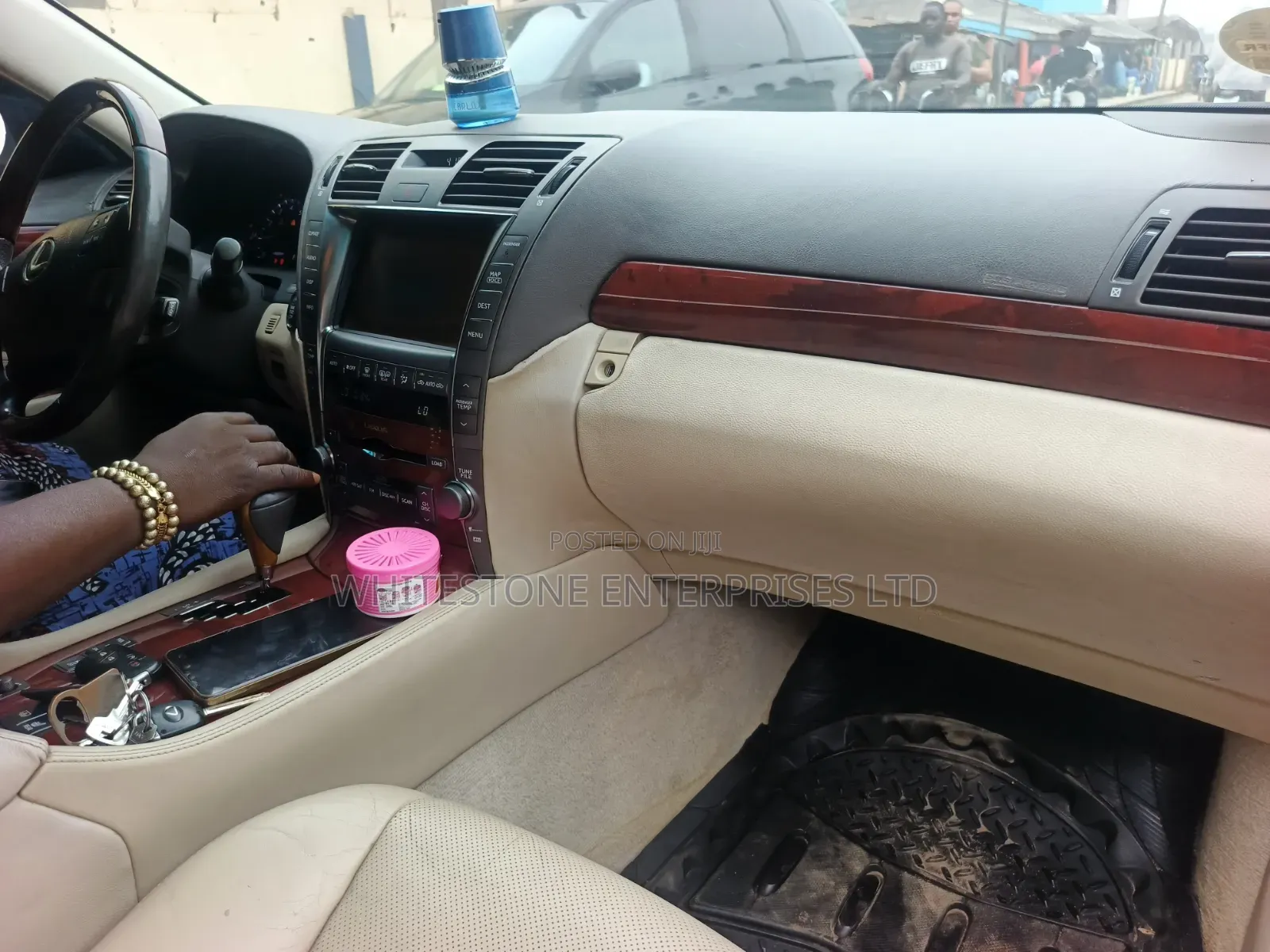 Lexus LS 2010 Gray