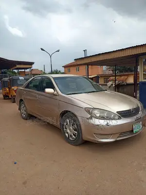 Toyota Camry LE V6 4dr Sedan (3.0L 6cyl 5A) 2004 Gold