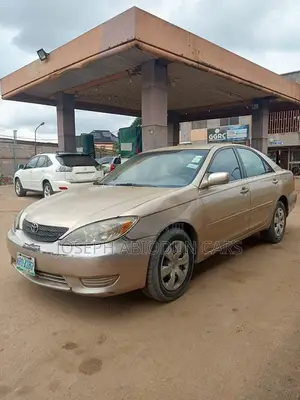 Toyota Camry LE V6 4dr Sedan (3.0L 6cyl 5A) 2004 Gold