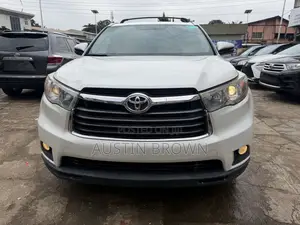 Toyota Highlander XLE V6 4x4 (3.5L 6cyl 6A) 2016 White
