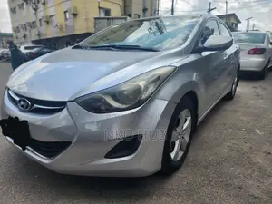 Hyundai Elantra GLS Sedan FWD (1.8L 4cyl 6A) 2013 Silver