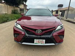 Toyota Camry 2018 Maroon