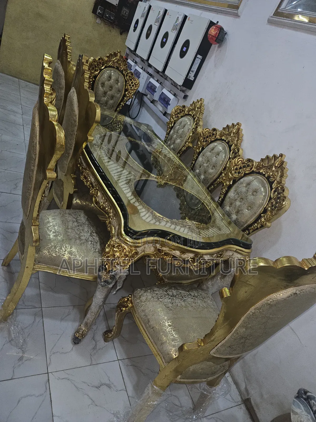 Gold 8 Seaters Dinning