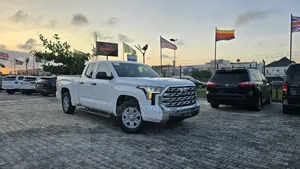Toyota Tundra SR CrewMax SB 2025 White