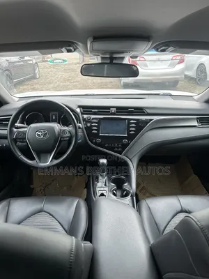 Toyota Camry SE (2.5L 4cyl 8A) 2019 White
