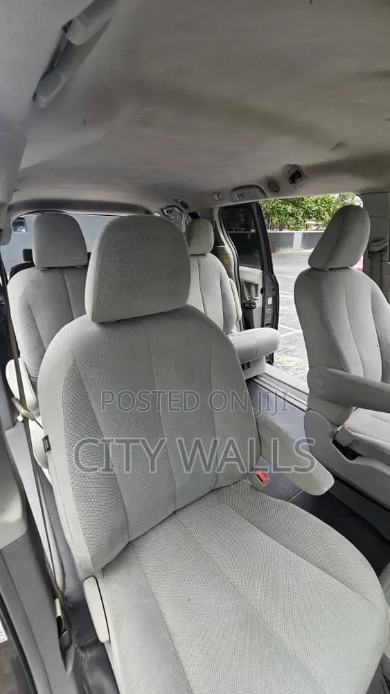 Toyota Sienna 2012 Gray