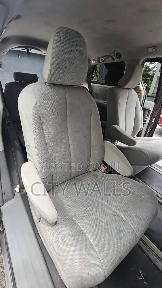 Toyota Sienna 2012 Gray