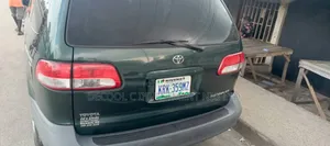 Toyota Sienna LE 2001 Green