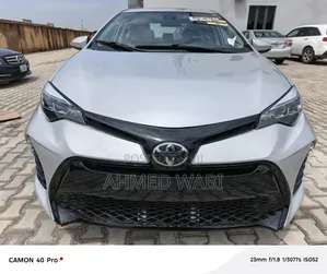 Toyota Corolla SE (1.8L 4cyl 2A) 2018 Silver