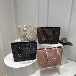 Elegant Ladies Luxury Handbag – Stylish & Spacious