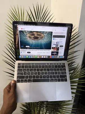 Laptop Apple MacBook 2018 16GB Intel Core i7 SSD 512GB