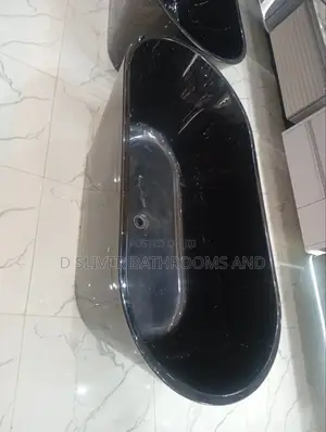 Premium Oval Bathtub, Black Free Standing