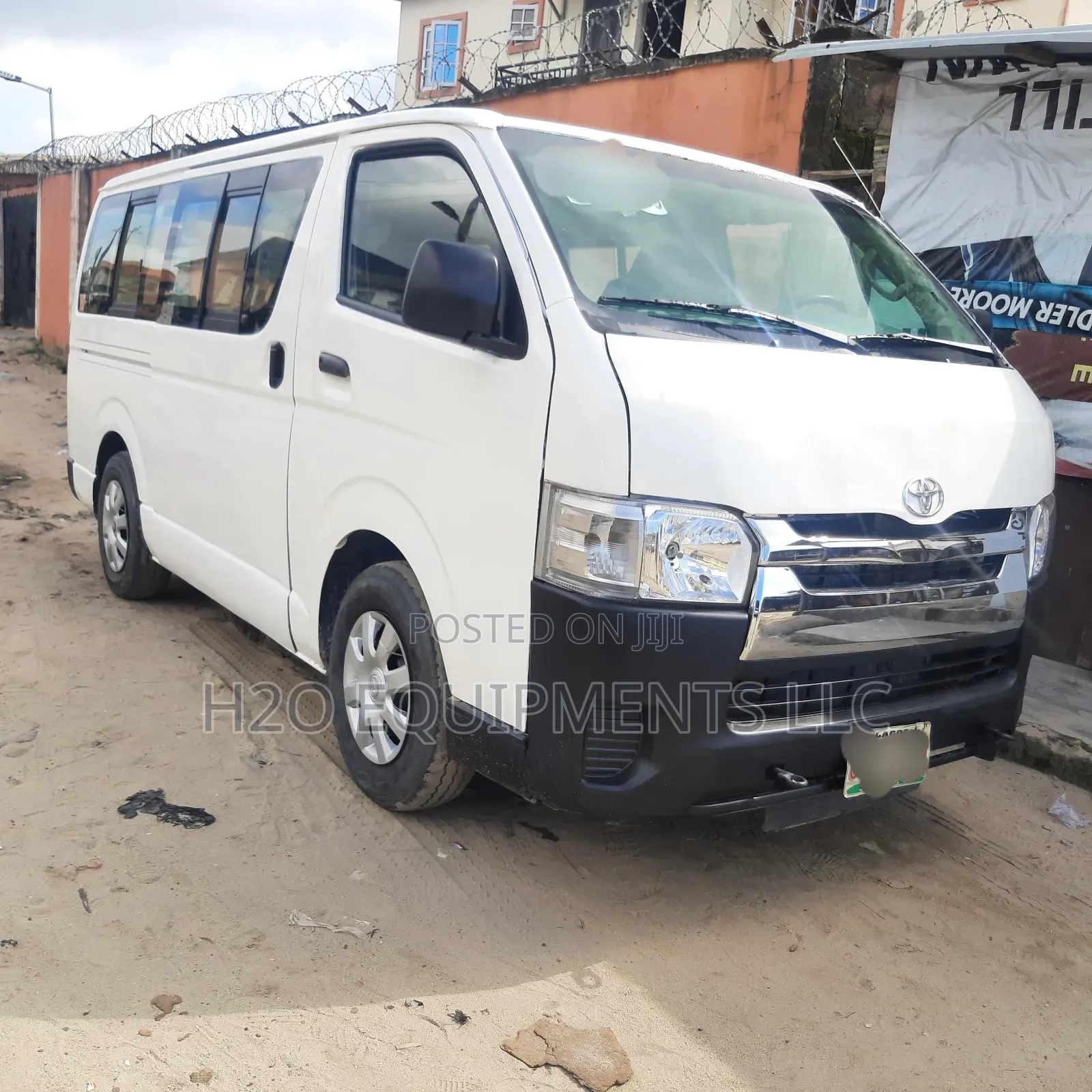 Toyota HiAce 2013 White