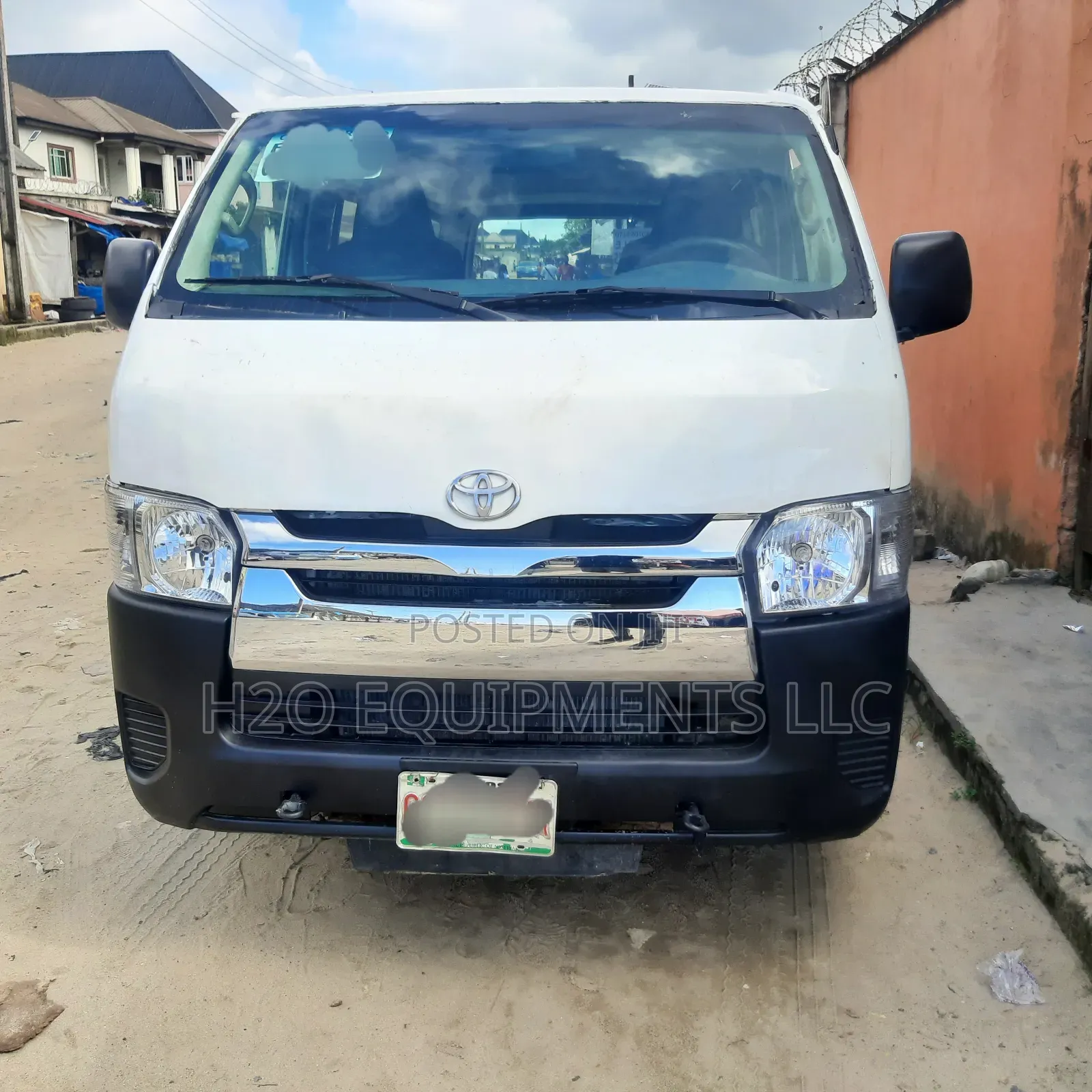 Toyota HiAce 2013 White