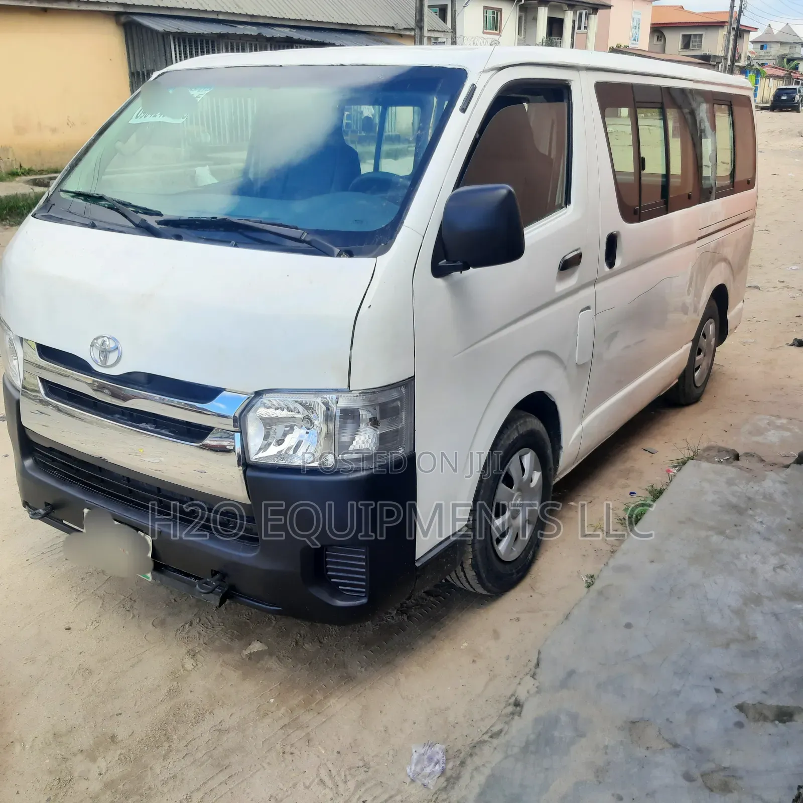 Toyota HiAce 2013 White