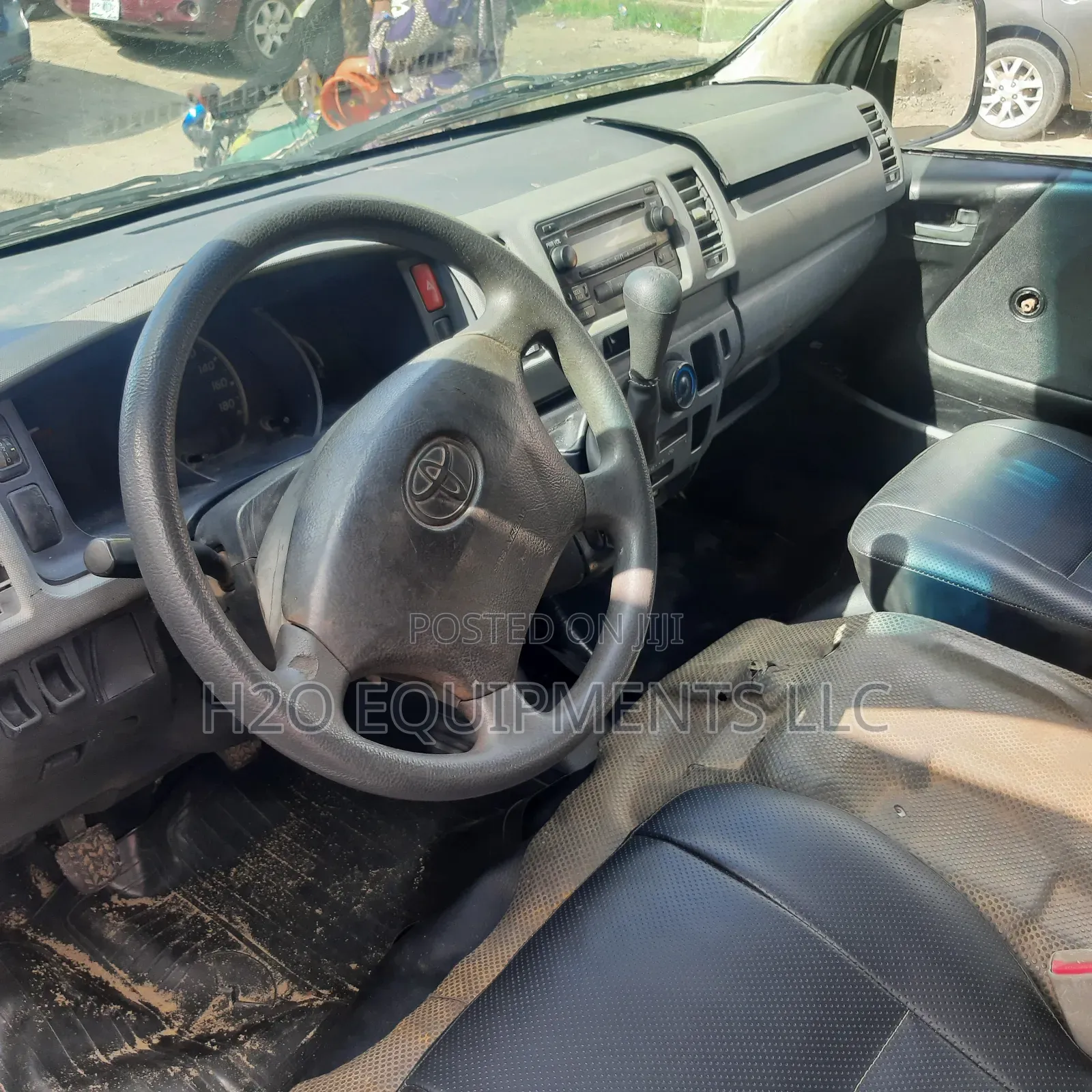Toyota HiAce 2013 White