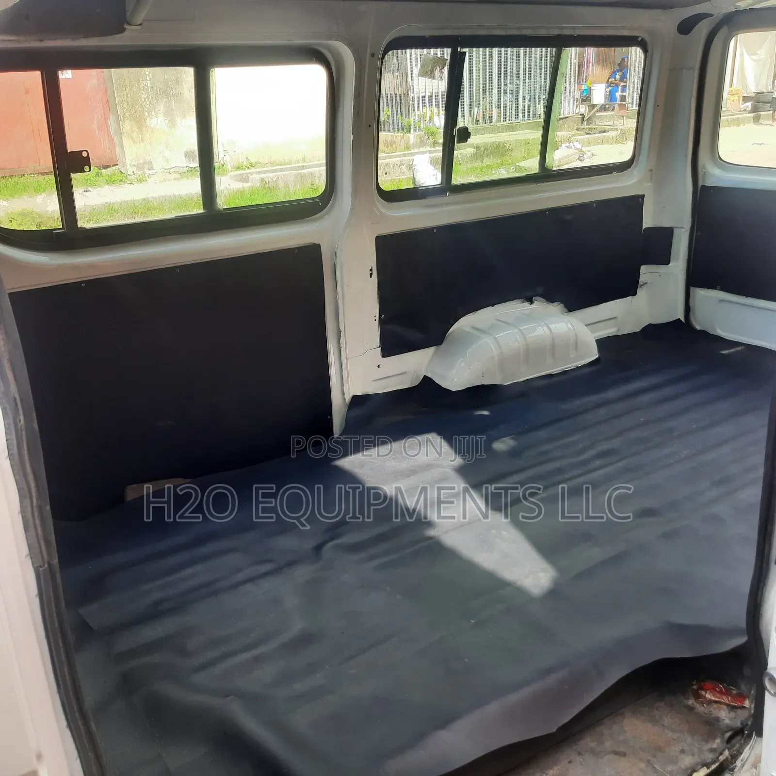 Toyota HiAce 2013 White