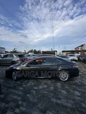 Toyota Camry XLE FWD (2.5L 4cyl 8AM) 2018 Gray