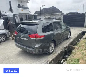 Toyota Sienna 2015 Gray