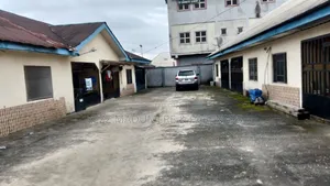 8bdrm Block of Flats in Elikpokpodu Link for sale