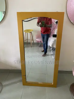 4ft Crystal Clear Mirror Can Be Used in a Unisex Salon