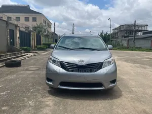 Toyota Sienna 2013 Silver