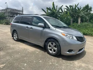 Toyota Sienna 2013 Silver
