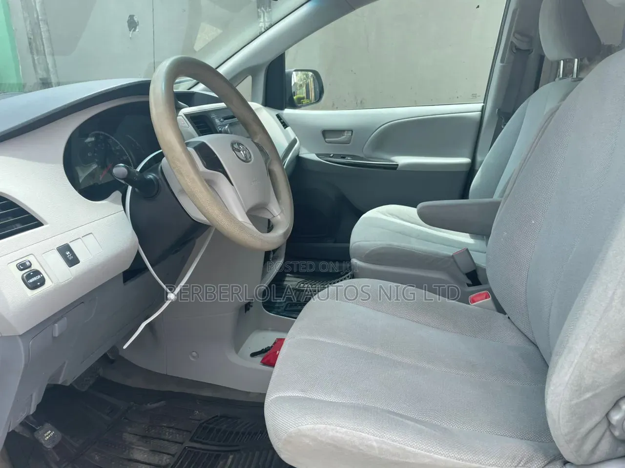 Toyota Sienna 2013 Silver
