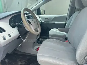 Toyota Sienna 2013 Silver
