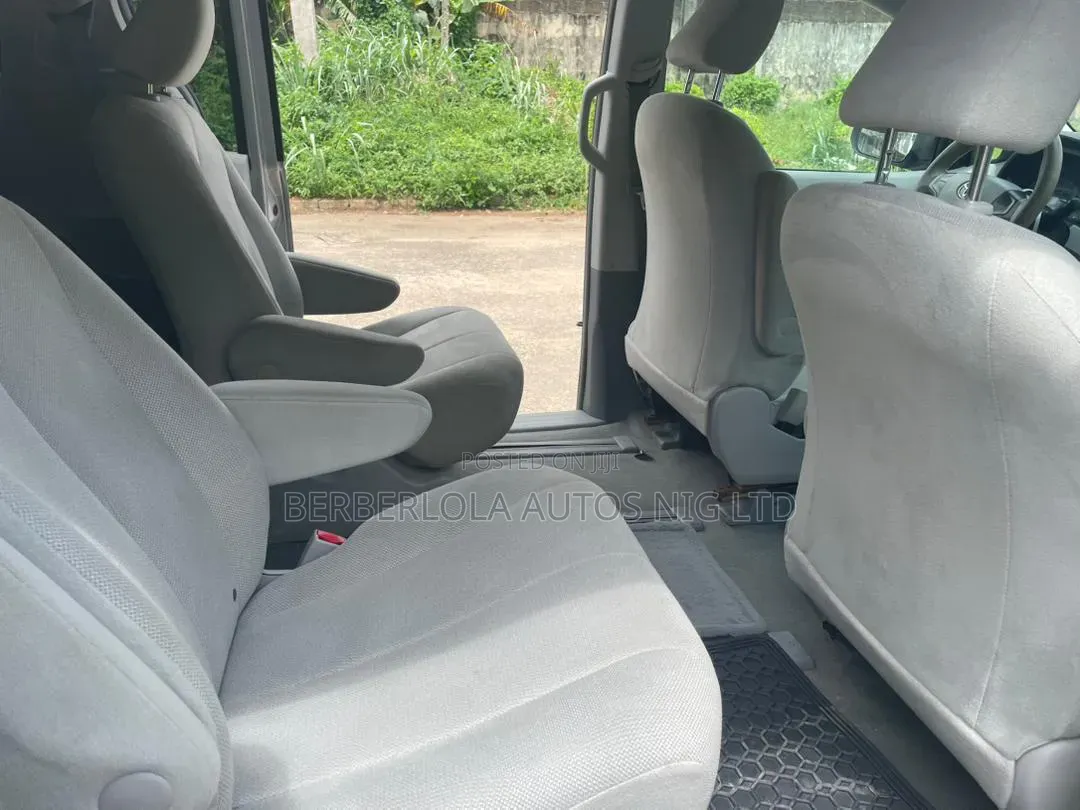Toyota Sienna 2013 Silver