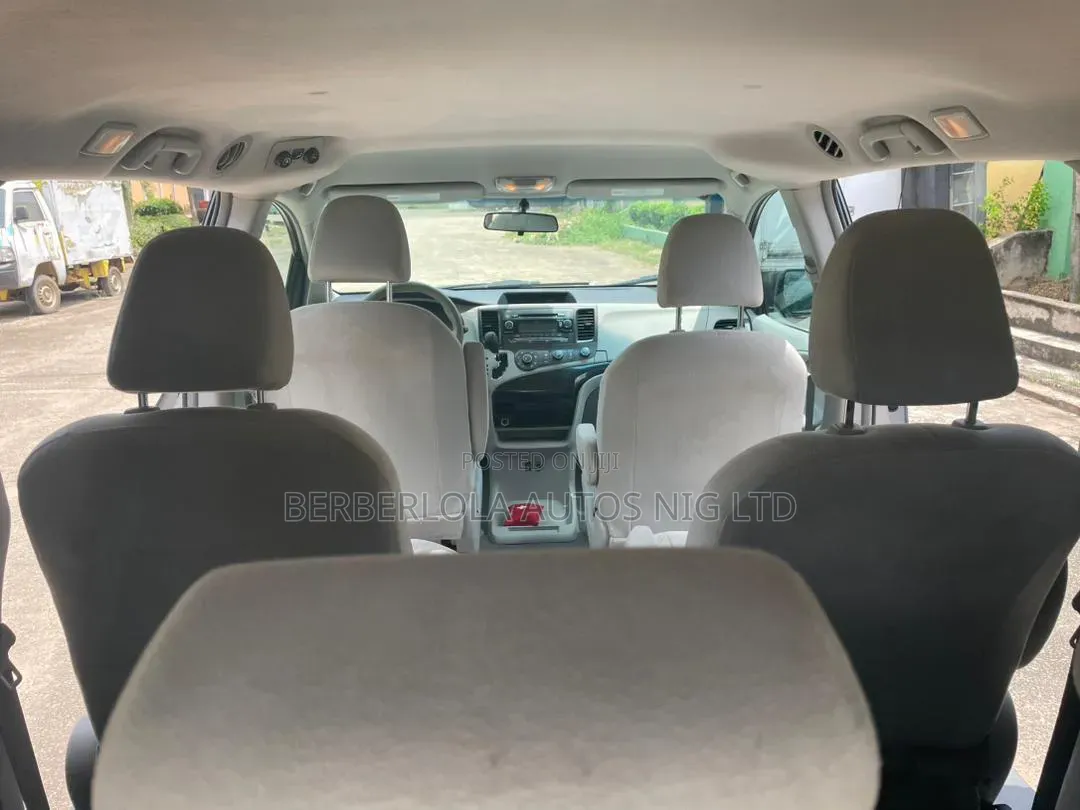 Toyota Sienna 2013 Silver
