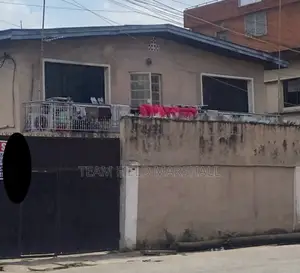 3bdrm Block of Flats in Ilupeju for sale