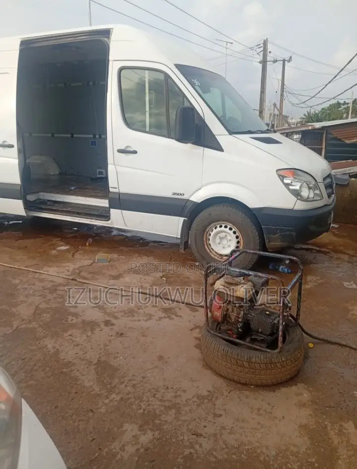 2 Ton Van for Hire