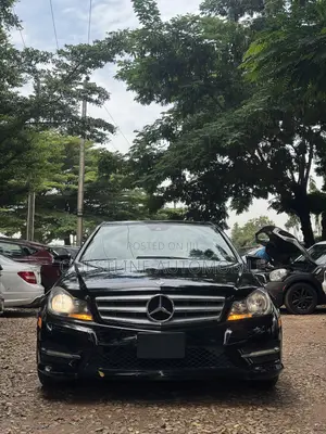 Mercedes-Benz C300 Sport 4Matic Sedan AWD (3.0L 6cyl 7A) 2012 Black