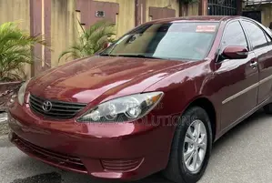 Toyota Camry SE 4dr Sedan (2.4L 4cyl 5A) 2005