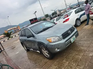Toyota IST 2008 Green