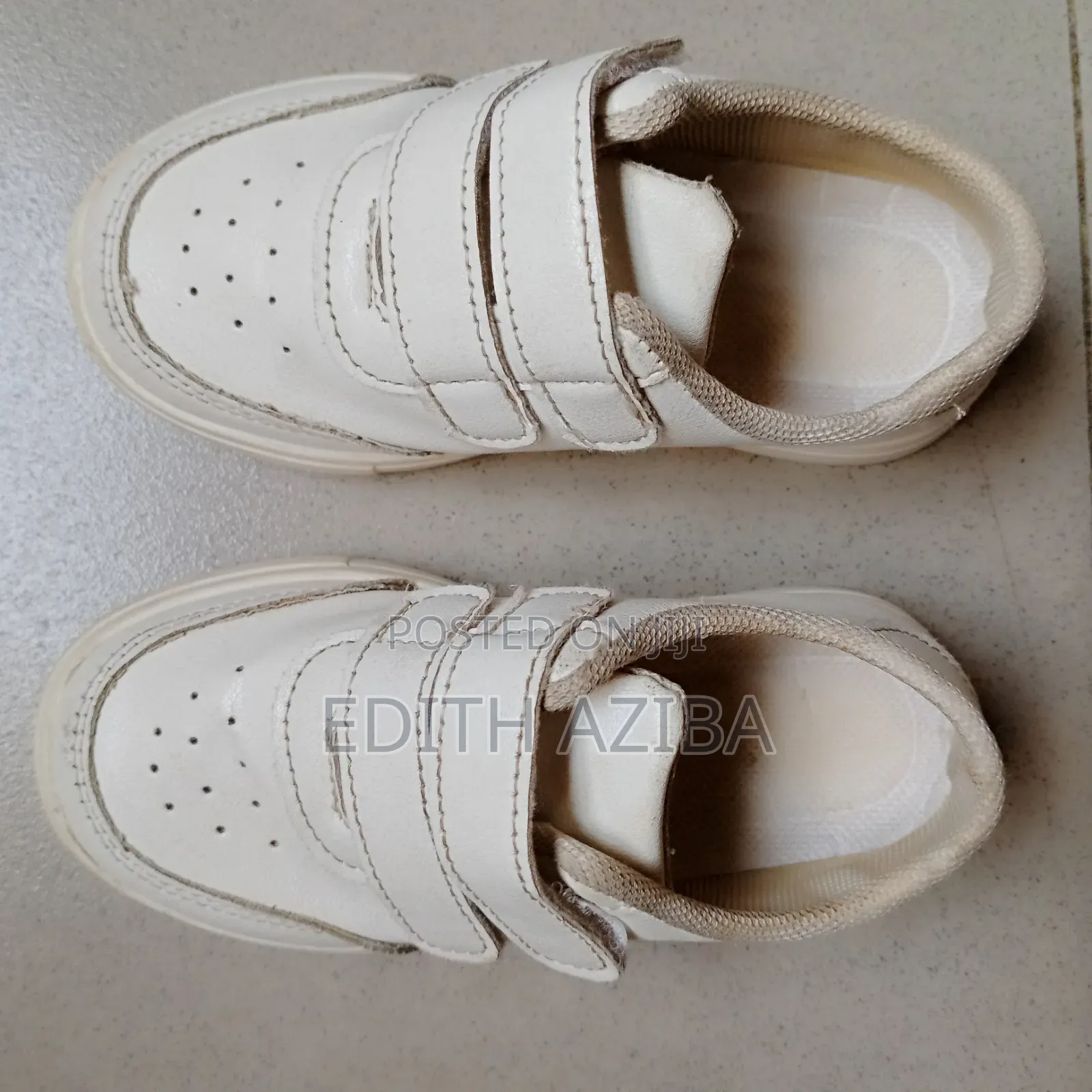 A White Sneakers