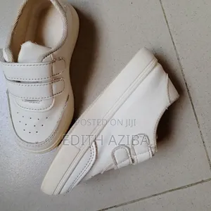 A White Sneakers