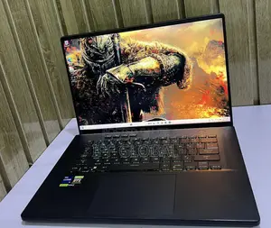 Laptop Asus ROG Zephyrus M16 32GB Intel Core i9 SSD 2T