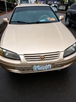 Toyota Camry 2000 Gold