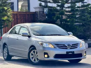 Toyota Corolla LE 4dr Sedan (1.8L 4cyl 4A) 2011 Silver